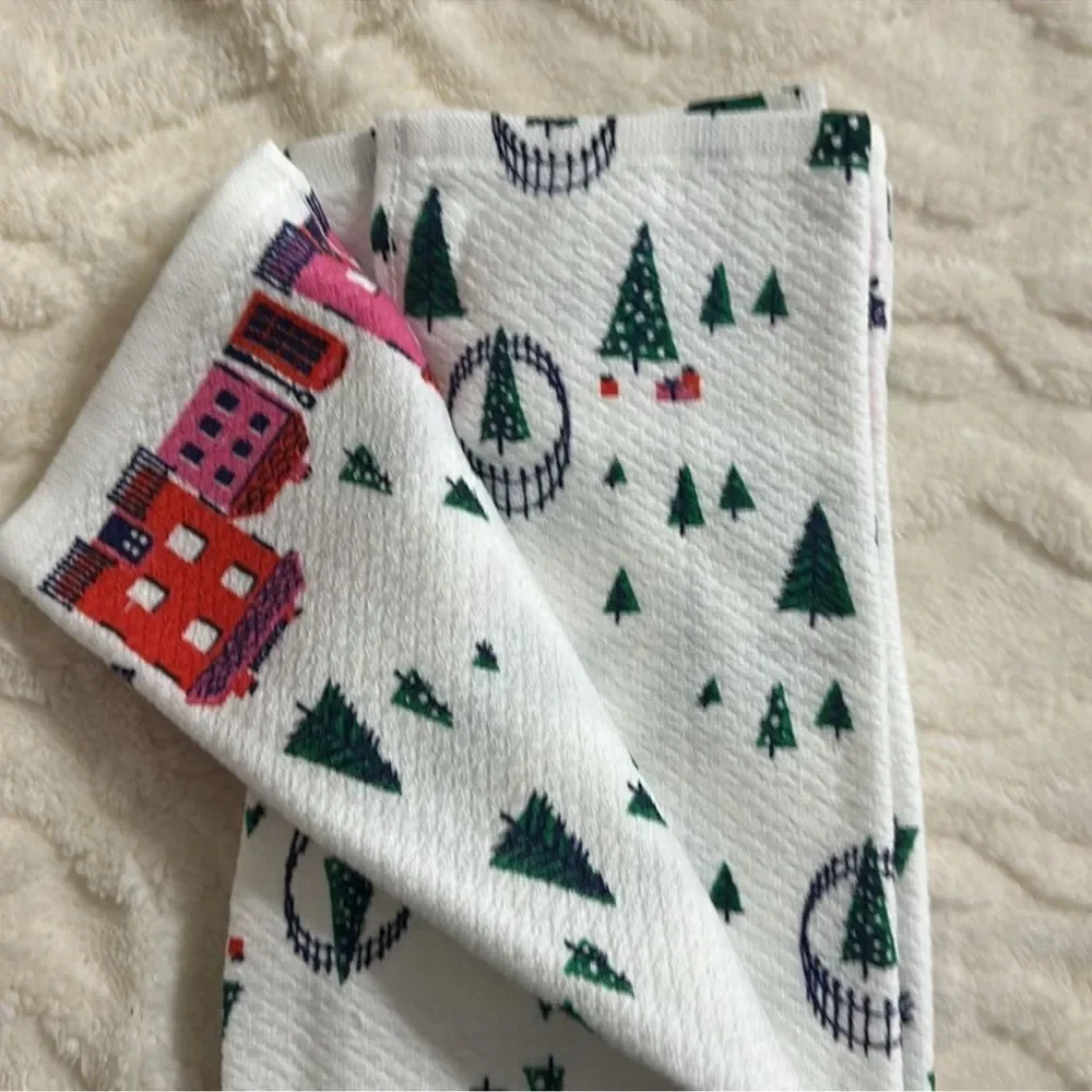 kate spade Christmas Town City Scapes White Pink Green Cotton Kitchen 2 Towel